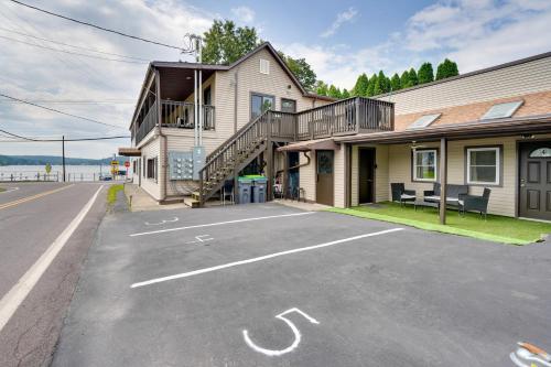 Second-Floor Harveys Lake Apartment with Deck!