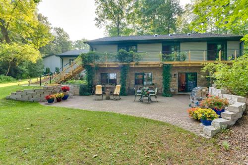 Jefferson Riverfront Retreat with Patio and Fire Pit!