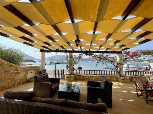 ระเบียง/ชานเรือน, Atlazia Suites in เลรอส