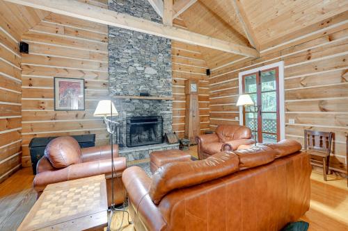 Topton Cabin with Hot Tub - 6 Mi to Nantahala Lake! in Topton, USA