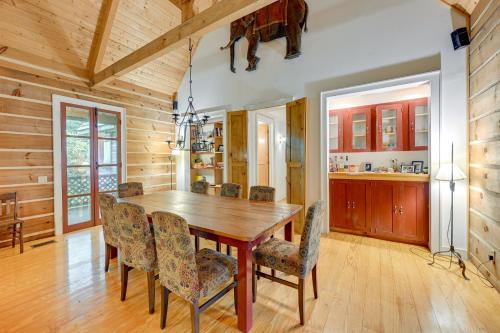 Topton Cabin with Hot Tub - 6 Mi to Nantahala Lake! in Topton, USA