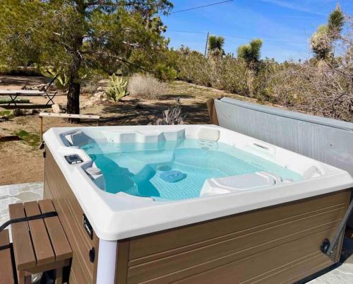 Starbath cabin great for families New HotSpring Salt Spa in Yucca Valley, USA
