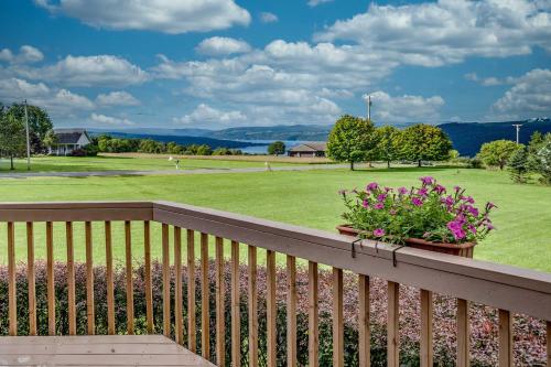 Keuka Breeze in Dundee, USA