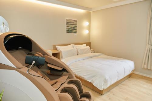 Deluxe Double Room with Massage Chair