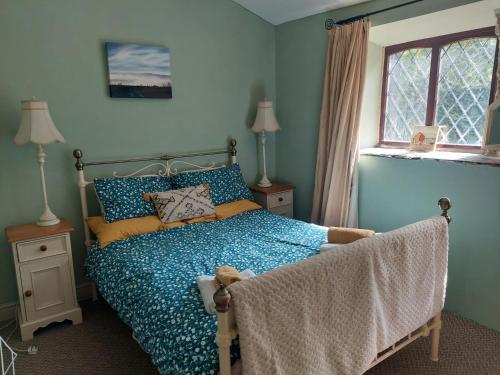 2 Bed Cottage - Sleeps 4 - Pets - Parking in Blackshaw