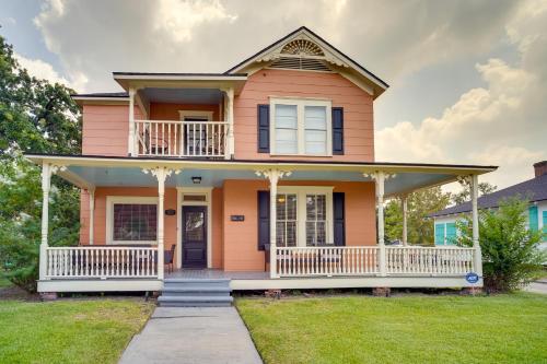 Lake Charles Vacation Rental - Walk to the Lake!