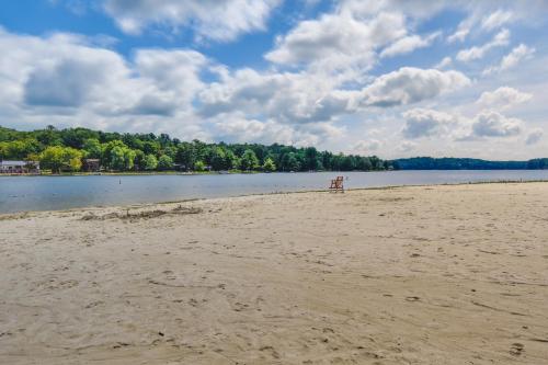 Family-Friendly DuBois Cabin with Community Pool!