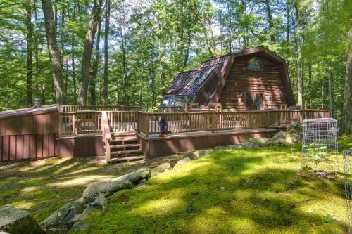 Family-Friendly DuBois Cabin with Community Pool!