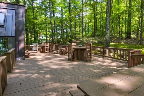 Family-Friendly DuBois Cabin with Community Pool!