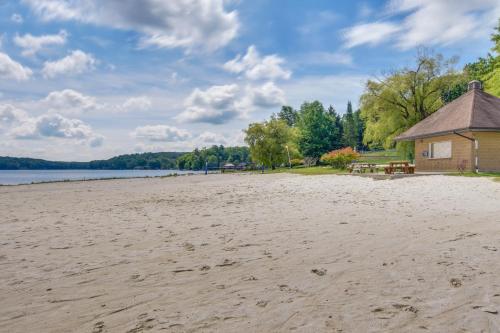 Resort Amenities: Family-Friendly DuBois Cabin in 杜波伊斯