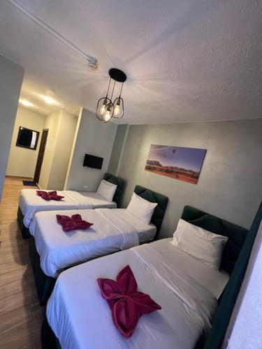 Superior Triple Room image 7