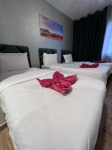 Superior Triple Room image 8