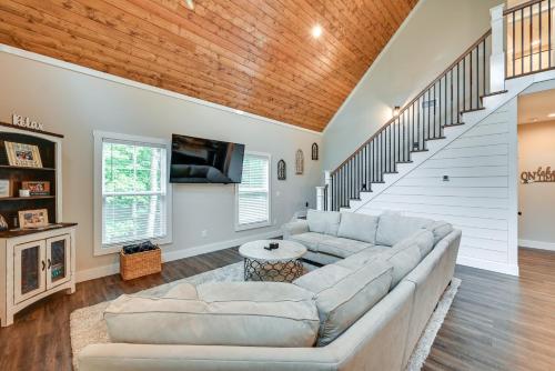 Luxe Kentucky Cabin Rental about 9 Mi to Mammoth Cave! in Cub Run, USA