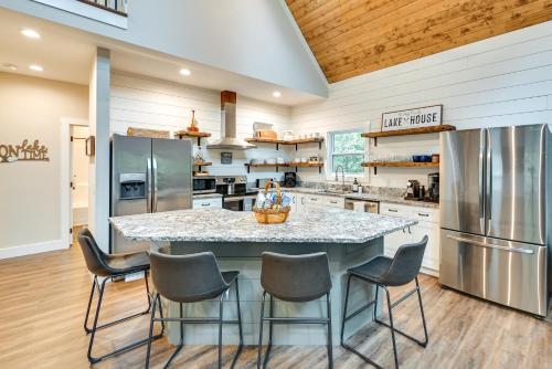 Luxe Kentucky Cabin Rental about 9 Mi to Mammoth Cave! in Cub Run, USA