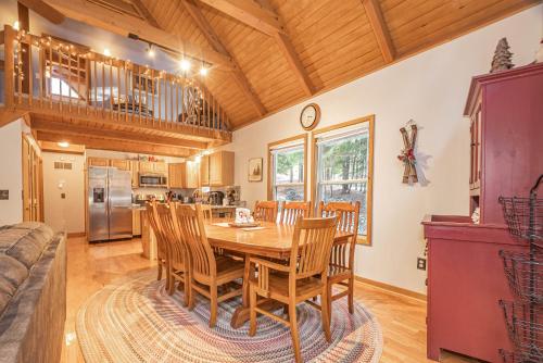 Bear Mountain Lodge in Swanton, USA