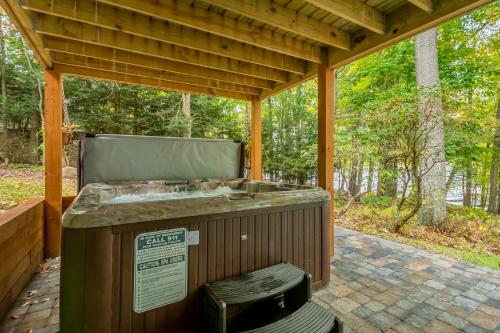 Maplewood Cottage in McHenry, USA