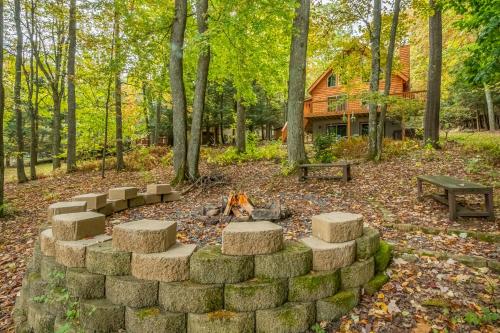 Maplewood Cottage in McHenry, USA