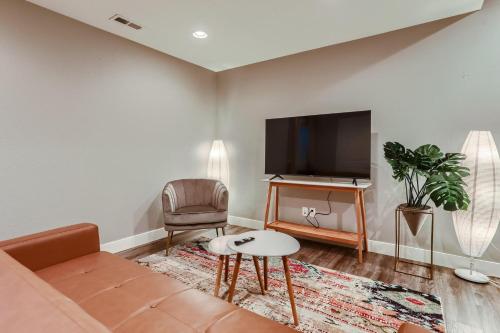 Central Park - 28th Place Apt in Aurora, USA