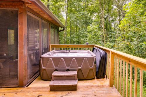 Orleans Retreat with Private Hot Tub and Fireplace! in Bedford