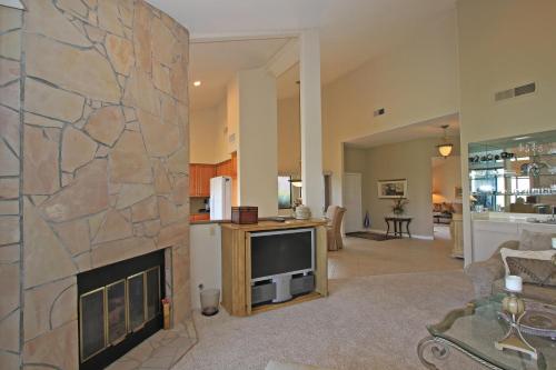 VB802 - Two Lakes in Palm Desert, USA