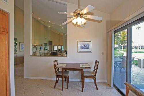 VB802 - Two Lakes in Palm Desert, USA