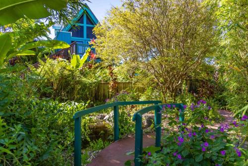 Gardenia Room on Tropical Lush Farm in Haiku, Maui