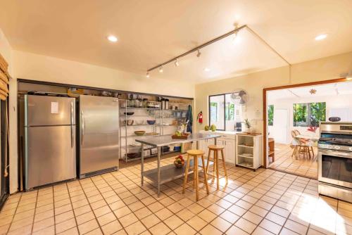 Gardenia Room on Tropical Lush Farm in Haiku, Maui