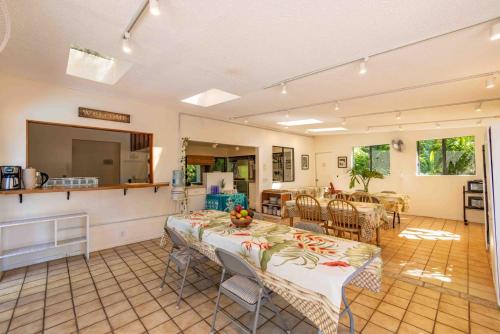 Gardenia Room on Tropical Lush Farm in Haiku, Maui