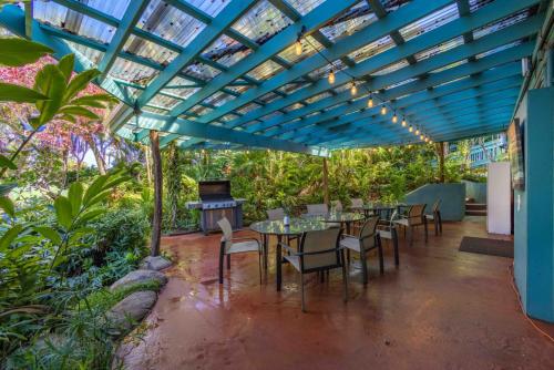 Gardenia Room on Tropical Lush Farm in Haiku, Maui