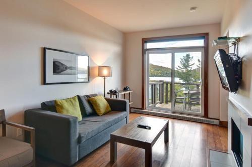 Deluxe Suite - View on Lake & 6 Min from Tremblant Versant Nord