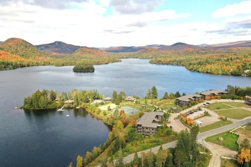 Deluxe Suite - View on Lake & 6 Min from Tremblant Versant Nord