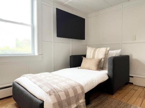 Hamptons Getaway Home, Sleeps 7 in East Quogue, USA