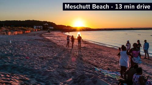 Цікаві місця поруч, Hamptons Getaway Home, Sleeps 7 in Схід Квог