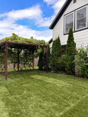 Зовнішній вигляд готелю, Hamptons Getaway Home, Sleeps 7 in Схід Квог