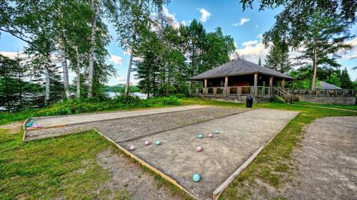 Deluxe Suite - View on Lake & 6 Min from Tremblant Versant Nord