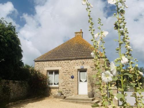 Countryside Cottage near the Sea in Cosqueville