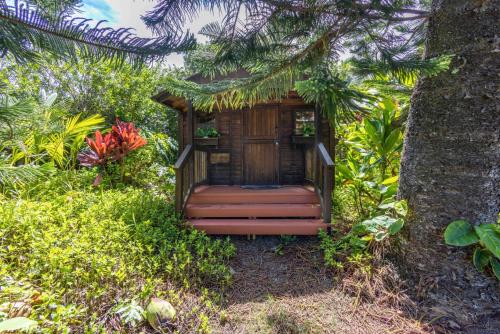 Plumeria Room on a Lush Farm on Maui's North Shore