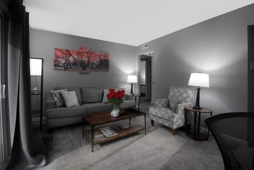 . Luxurious 2-Bedroom Abode with Elevated Comforts Near Main Street