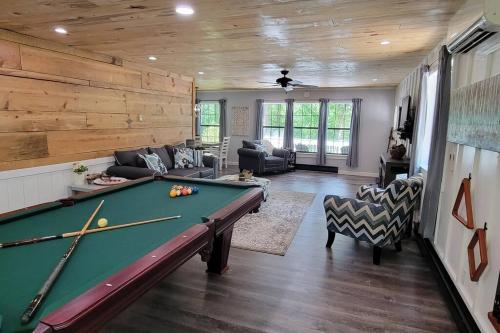 Lakeview Retreat, Wi-fi, pool table, fire pit