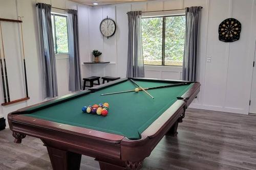 Lakeview Retreat, Wi-fi, pool table, fire pit