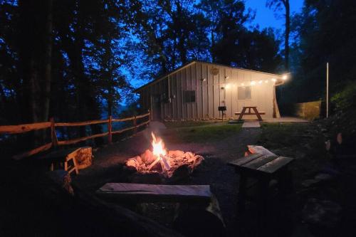 Lakeview Retreat, Wi-fi, pool table, fire pit