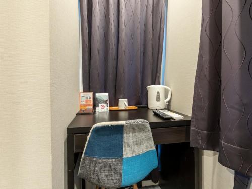 Single Room - Non-Smoking image 7