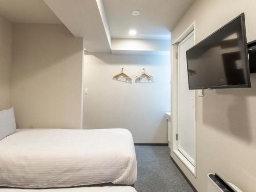 Twin Room - Non-Smoking image 10