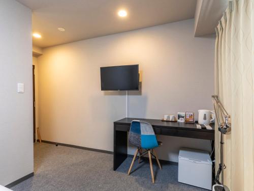 Double Room - Non-Smoking  image 6