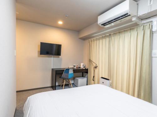 Double Room - Non-Smoking  image 8