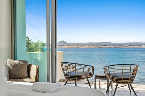 Three-Bedroom Penthouse with Lake View