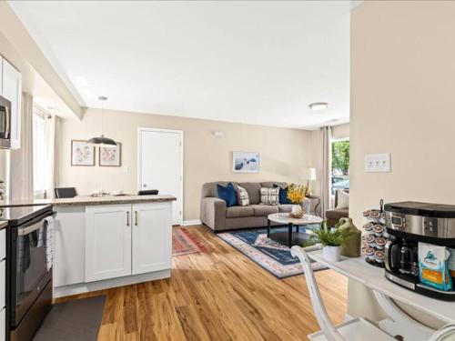 Spacious 1BR [End Unit] in the Heart of Roseville in Roseville, USA