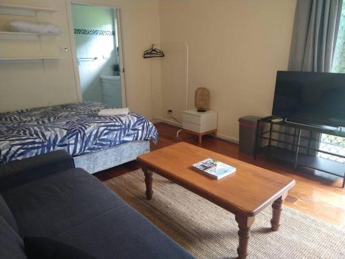 Studio with Queen bed, Free parking