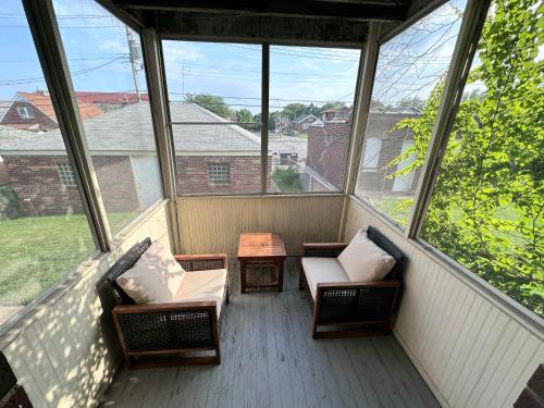 Urban Chic South City Retreat - image 5