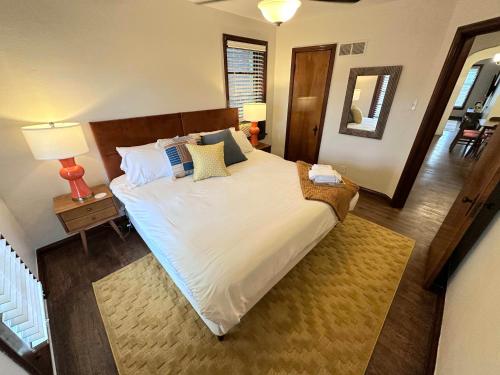 Urban Chic South City Retreat - image 2